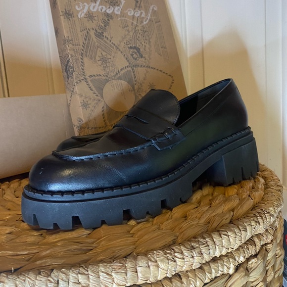 Free People Lyra Lug Sole Loafer in Black Size 41 - Picture 3 of 11
